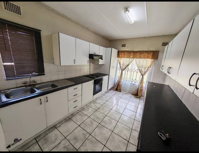 3 BEDROOM HOUSE FOR SALE IN VANDERBIJLPARK SE 1